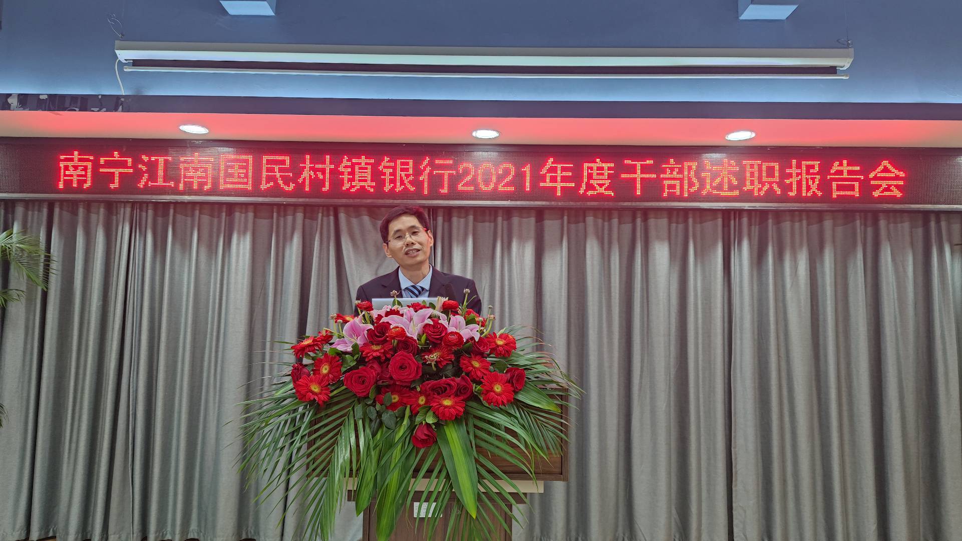 邱行
