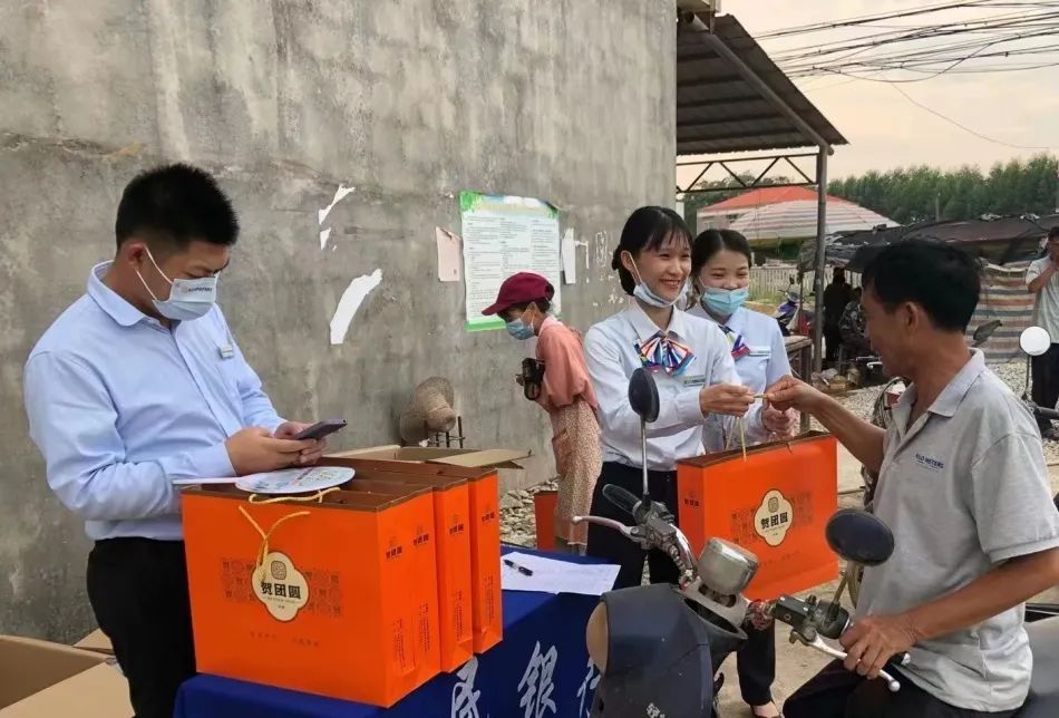 庞小英 (2)