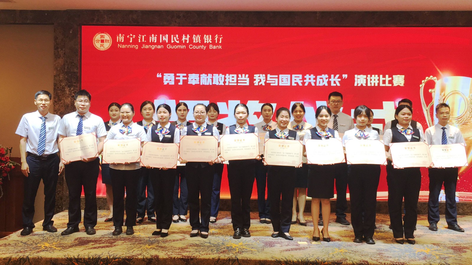 丘行颁发优胜奖(1)