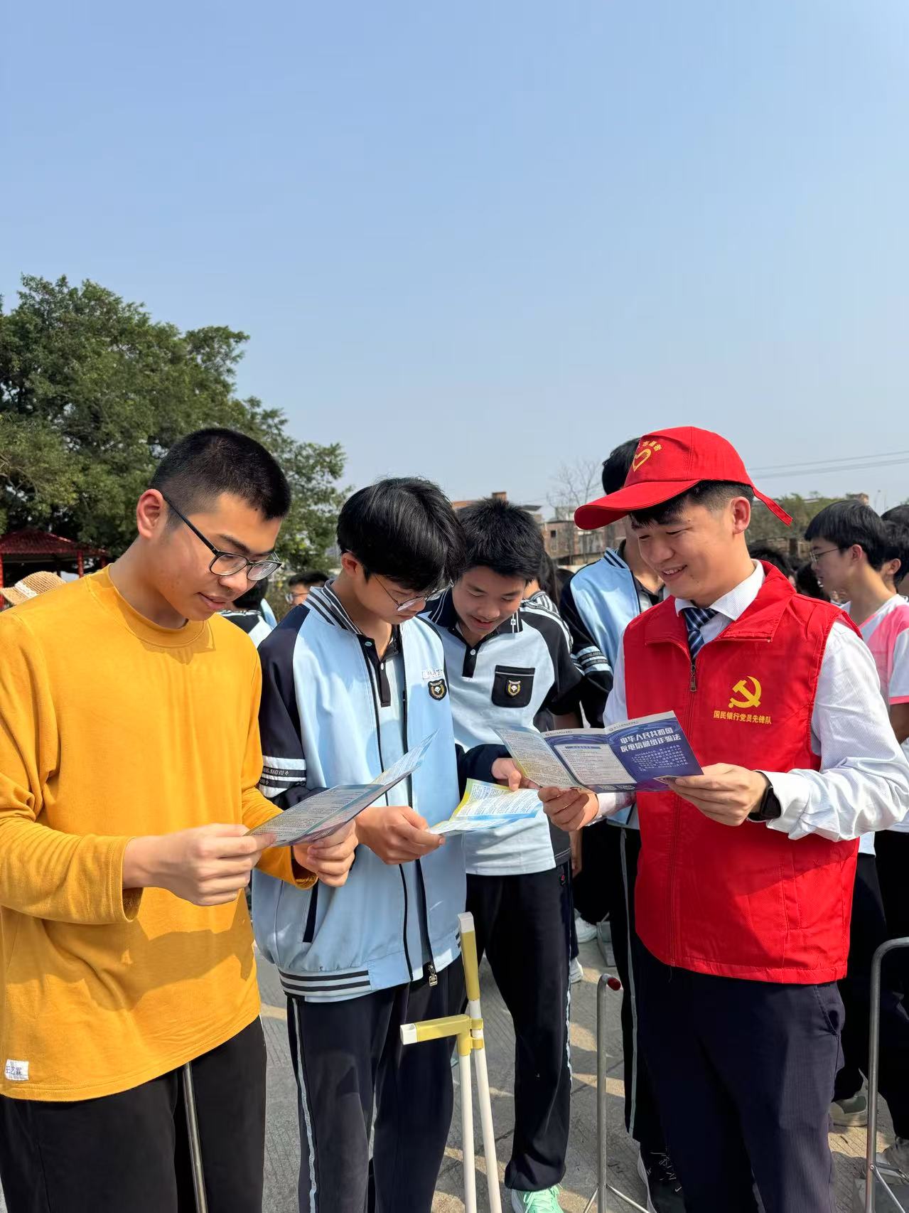 弘扬雷锋精神 共建和谐社会1