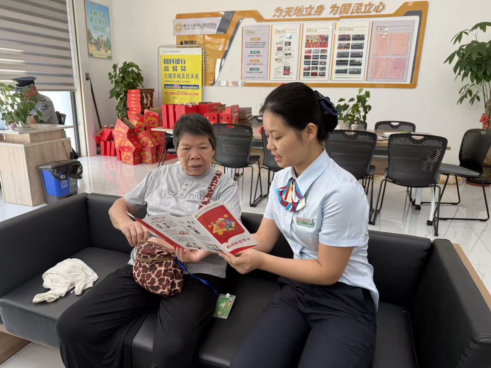 筑牢货币安全网 守好群众钱袋子文章配图 (3) 筑牢货币安全网 守好群众钱袋子文章配图 (3)