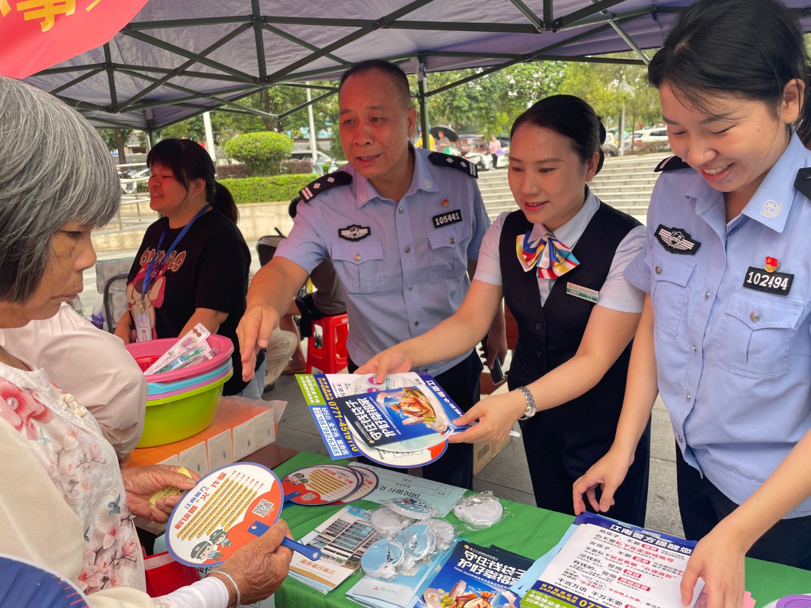 营业部-邹曼华-警银社同心共庆“三月三”，趣味游园共筑平安邻里情1