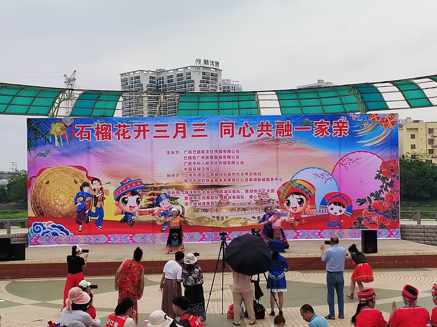 石榴花开春意浓&nbsp;同心共融一家亲文章配图 (3)