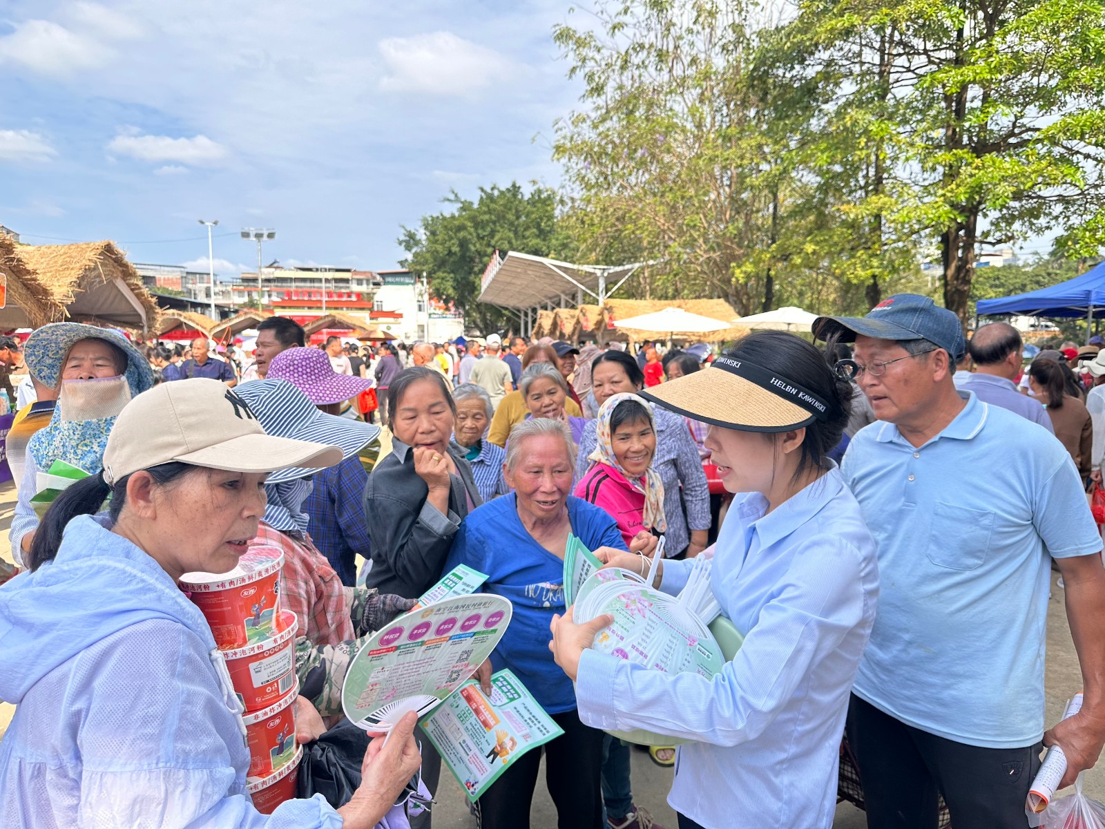 华南城分理处-潘美彤-南瓜飘香润乡土 金融担当助振兴 图片1